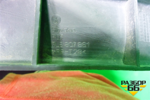 Кронштейн заднего бампера левый (под фонарь) (7L6807861) для Volkswagen Touareg c 2002-2010г (Туарег)