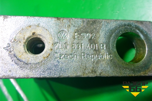 Петля двери передней левой верхняя (7L0831401B) для Volkswagen Touareg c 2002-2010г (Туарег)