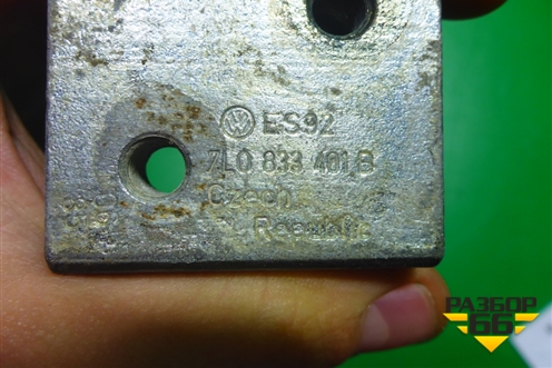 Петля двери задней левой верхняя (7L0833401B) для Volkswagen Touareg c 2002-2010г (Туарег)