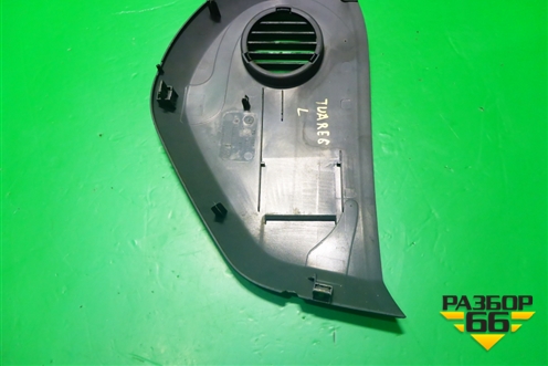 Накладка на торпедо (боковая левая) (7L6857175H) для Volkswagen Touareg c 2002-2010г (Туарег)