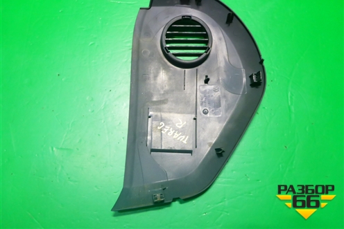 Накладка на торпедо (боковая правая) (7L6857176H) для Volkswagen Touareg c 2002-2010г (Туарег)