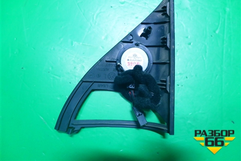 Накладка двери передней левой уголок (7L6837993) для Volkswagen Touareg c 2002-2010г (Туарег)