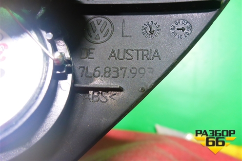 Накладка двери передней левой уголок (7L6837993) для Volkswagen Touareg c 2002-2010г (Туарег)