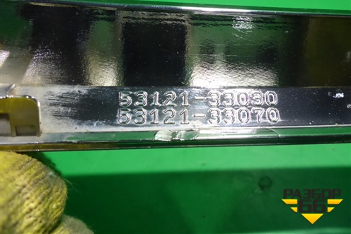 Накладка на решетку радиатора (после 2014г првая) (5312133030) для Toyota Camry V50 с 2011-2018г (Камри)