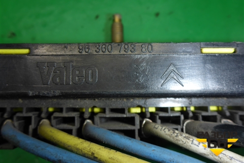 Блок предохранителей подкапотный для Peugeot 308 с 2007-2014г