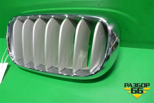 Решетка радиатора левая (7316075) для BMW X5 F15 с 2013г (Х5 Ф15)