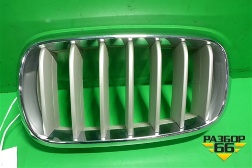 Решетка радиатора левая (7316075) для BMW X5 F15 с 2013г (Х5 Ф15)