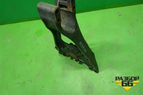 Кронштейн реактивной тяги левый  (A9423252409) для Mercedes Benz TRUCK Axor 2 с 2004г (Аксор)