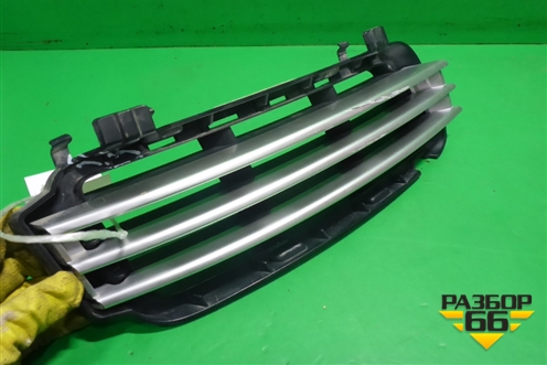 Решетка в передний бампер правая (CK5217F908AA) для Land Rover Range Rover 4 с 2013-2022г (Вог)