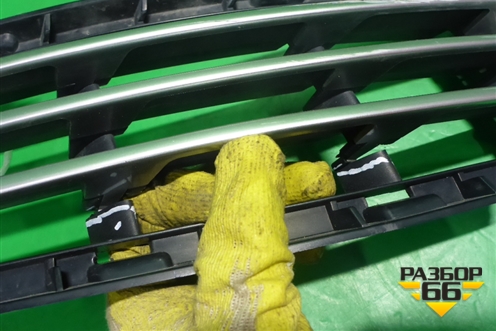 Решетка в передний бампер правая (CK5217F908AA) для Land Rover Range Rover 4 с 2013-2022г (Вог)