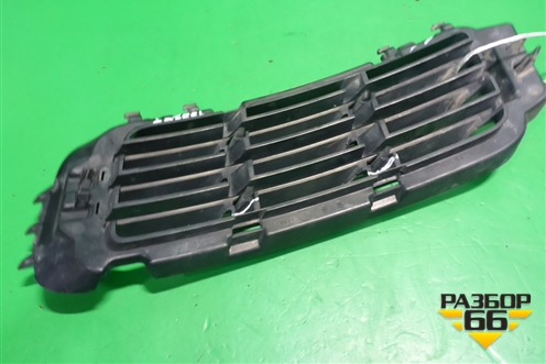 Решетка в передний бампер правая (CK5217F908AA) для Land Rover Range Rover 4 с 2013-2022г (Вог)