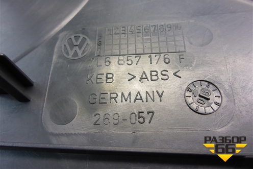 Накладка на торпедо (боковая правая) (7L6857176F) для Volkswagen Touareg c 2002-2010г (Туарег)