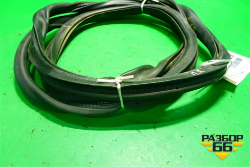 Уплотнитель двери (передней правой на кузов) (3C4867911B) для Volkswagen Passat (В7) с 2011-2014г (Пассат Б7)