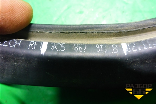 Уплотнитель двери (задней левой на кузов) (3C5867913B) для Volkswagen Passat (В7) с 2011-2014г (Пассат Б7)