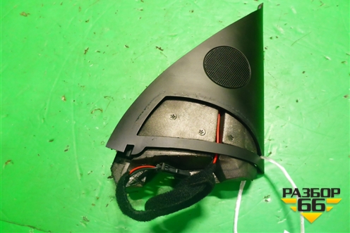 Накладка двери передней правой уголок (7L6837974H) для Volkswagen Touareg c 2002-2010г (Туарег)