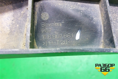 Кронштейн заднего бампера левый (под фонарь) (7L6807861) для Volkswagen Touareg c 2002-2010г (Туарег)
