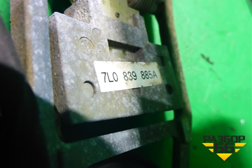 Ручка наружная двери задней левой (с кнопкой) (7L0839885A) для Volkswagen Touareg c 2002-2010г (Туарег)