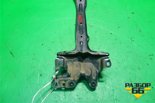 Кронштейн передней панели центральный (7L0805799D) для Volkswagen Touareg c 2002-2010г (Туарег)