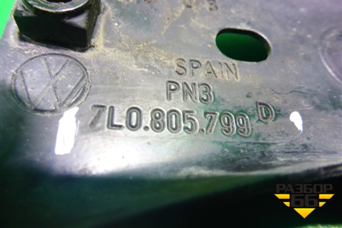 Кронштейн передней панели центральный (7L0805799D) для Volkswagen Touareg c 2002-2010г (Туарег)