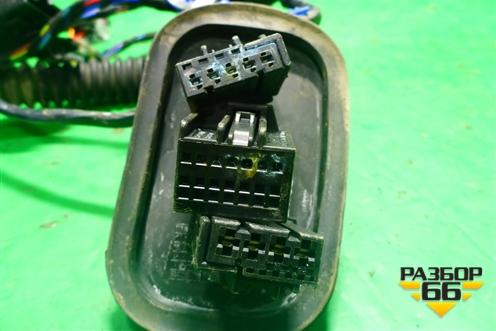 Проводка двери передней правой (7L6971120F) для Volkswagen Touareg c 2002-2010г (Туарег)