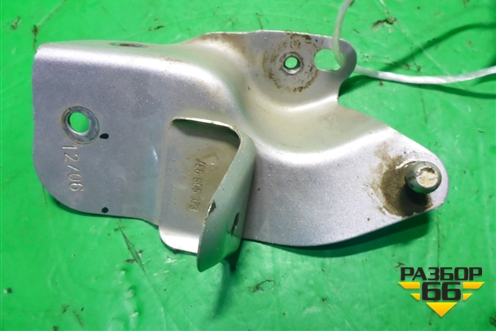 Кронштейн амортизатора капота (левый) (7L6805887A) для Volkswagen Touareg c 2002-2010г (Туарег)