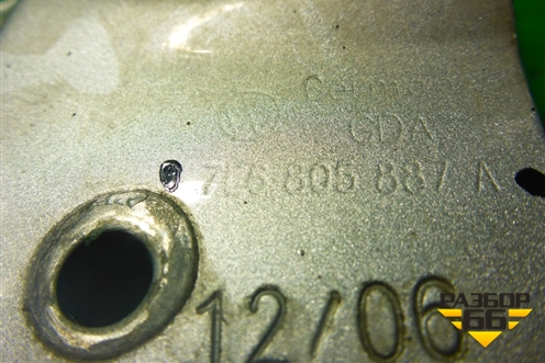 Кронштейн амортизатора капота (левый) (7L6805887A) для Volkswagen Touareg c 2002-2010г (Туарег)