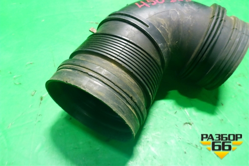 Патрубок воздушного фильтра (6.0л BJN) (7L6128684C) для Volkswagen Touareg c 2002-2010г (Туарег)