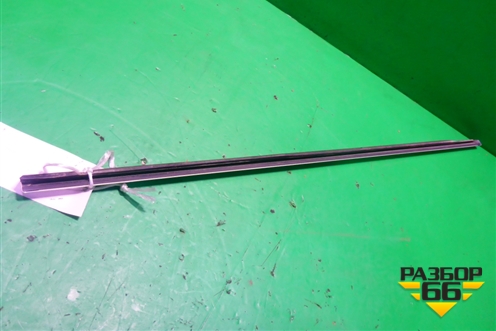 Накладка стекла заднего правого для Volkswagen Touareg c 2002-2010г (Туарег)