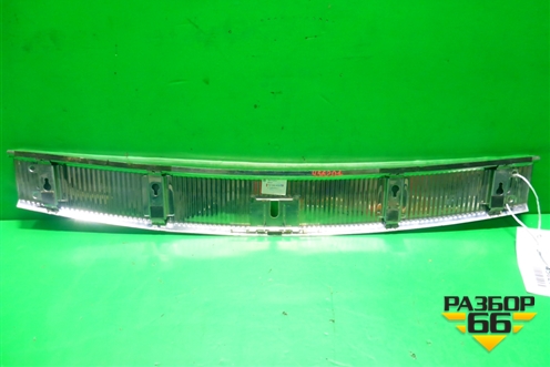 Обшивка багажника на заднюю панель (7L6863459E) для Volkswagen Touareg c 2002-2010г (Туарег)