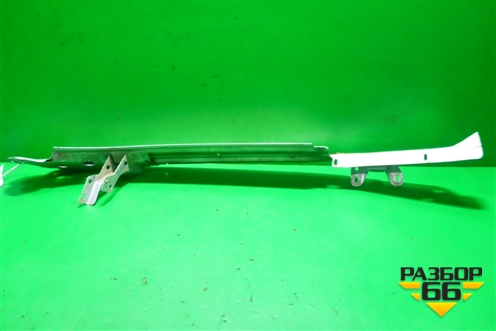 Кронштейн переднего крыла правый (7L6805176D) для Volkswagen Touareg c 2002-2010г (Туарег)