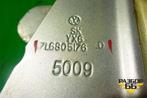 Кронштейн переднего крыла правый (7L6805176D) для Volkswagen Touareg c 2002-2010г (Туарег)
