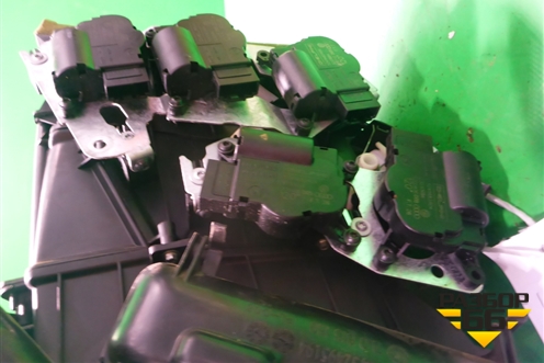 Корпус отопителя (без моторчика) для Volkswagen Touareg c 2002-2010г (Туарег)