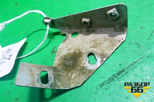 Кронштейн переднего крыла левый (7L6821151C) для Volkswagen Touareg c 2002-2010г (Туарег)