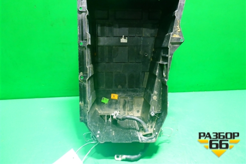 Ящик под аккумулятор (под сиденьем) (7L0864643B) для Volkswagen Touareg c 2002-2010г (Туарег)
