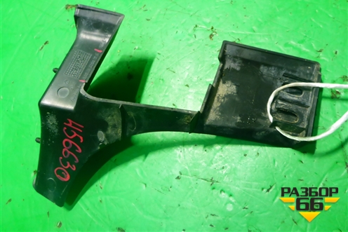 Накладка декоративная (на петлю двери багажника правая) (7L6867438F) для Volkswagen Touareg c 2002-2010г (Туарег)