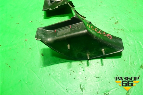 Накладка декоративная (на петлю двери багажника правая) (7L6867438F) для Volkswagen Touareg c 2002-2010г (Туарег)