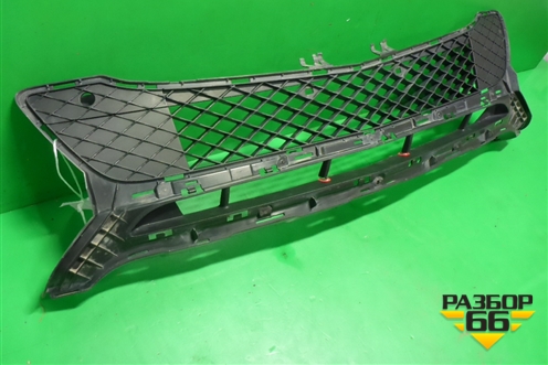 Решетка в передний бампер центральная (после 2012г) (A2048856823) для Mercedes Benz GLK-Klass X204 с 2008г (ГЛК)