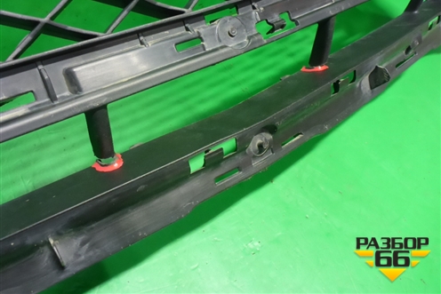 Решетка в передний бампер центральная (после 2012г) (A2048856823) для Mercedes Benz GLK-Klass X204 с 2008г (ГЛК)