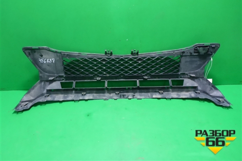 Решетка в передний бампер центральная (после 2012г) (A2048856823) для Mercedes Benz GLK-Klass X204 с 2008г (ГЛК)