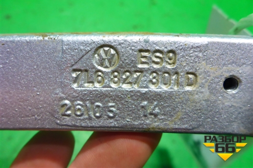 Петля двери багажника (левая) (7L6827301D) для Volkswagen Touareg c 2002-2010г (Туарег)