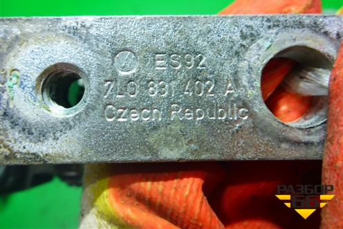 Петля двери передней правой верхняя (7L0831402A) для Volkswagen Touareg c 2002-2010г (Туарег)