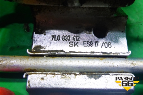 Петля двери задней правой нижняя (7L0833412) для Volkswagen Touareg c 2002-2010г (Туарег)