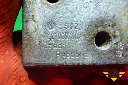 Петля двери задней правой верхняя (7L0833402) для Volkswagen Touareg c 2002-2010г (Туарег)