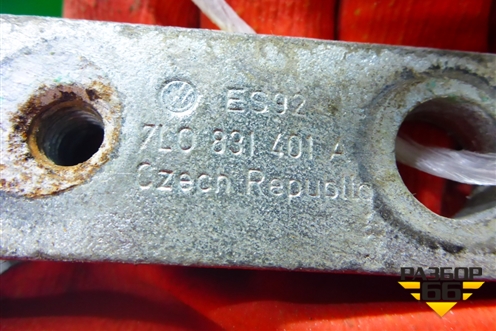 Петля двери передней левой верхняя (7L0831401A) для Volkswagen Touareg c 2002-2010г (Туарег)