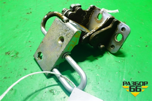 Петля двери задней левой нижняя (7L0833411) для Volkswagen Touareg c 2002-2010г (Туарег)