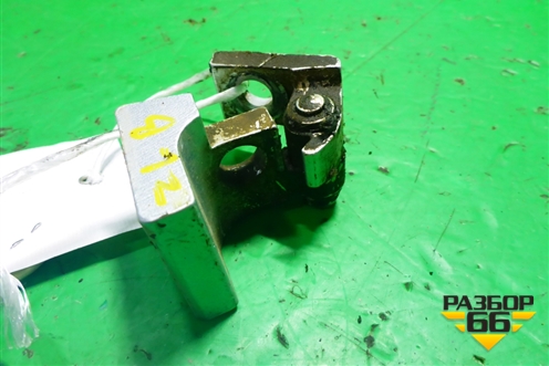 Петля двери задней левой верхняя (7L0833401A) для Volkswagen Touareg c 2002-2010г (Туарег)