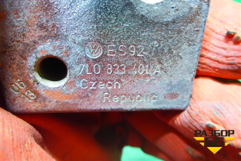 Петля двери задней левой верхняя (7L0833401A) для Volkswagen Touareg c 2002-2010г (Туарег)