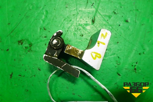 Петля двери задней левой верхняя (7L0833401A) для Volkswagen Touareg c 2002-2010г (Туарег)