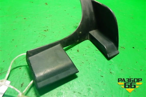 Накладка декоративная (на петлю двери багажника левой) (7L6867437F) для Volkswagen Touareg c 2002-2010г (Туарег)