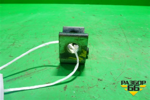 Петля двери передней правой нижняя для Skoda Fabia с 1999-2007г (Фабия)